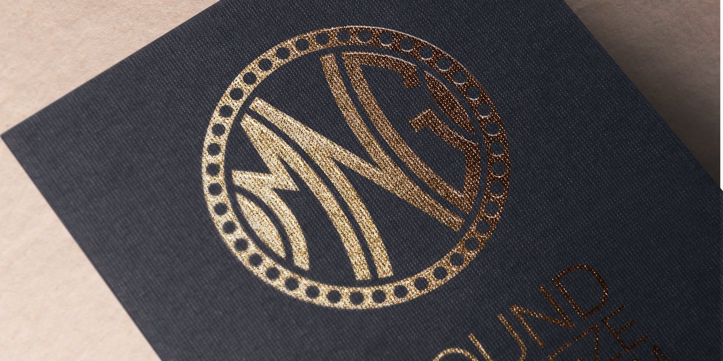 Round Squeeze Monogram