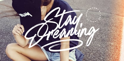 Stay Dreaming Font Poster 1