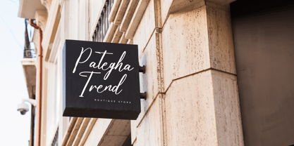 Henryta Bradley Font Poster 6