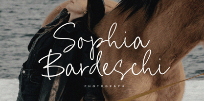 Kamila Paradise Font Poster 2