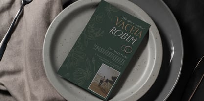 Deloca Moreys Font Poster 11