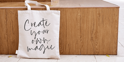 Apricote Smoothie Font Poster 5