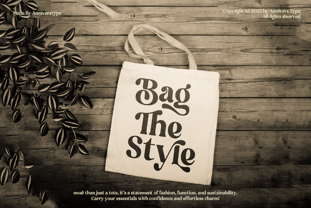 Luna Bloom Font Poster 5