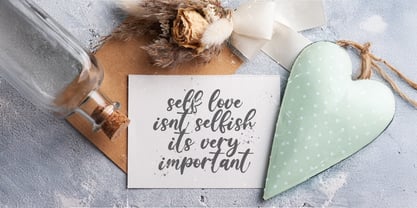 Ratih Hyun Font Poster 2