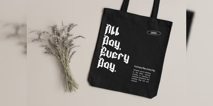 Regalie Fangs Font Poster 13