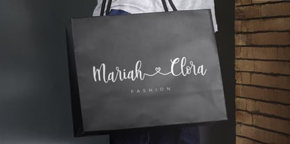 Britany Queens Font Poster 5