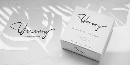 Huglo Pancy Font Poster 7