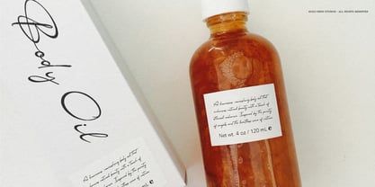 Huglo Pancy Font Poster 9