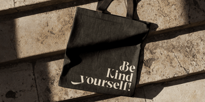 Royal Chapter Font Poster 4