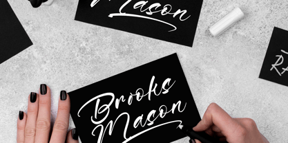 Minute Elegant Font Poster 7