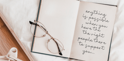 Queen Lorient Font Poster 4