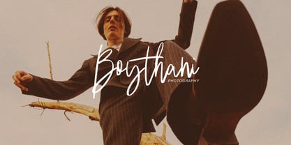 Pakody Signature Font Poster 9