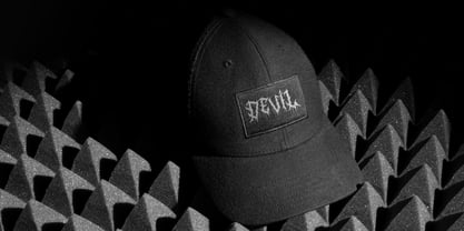 Reign Crimson Font Poster 7