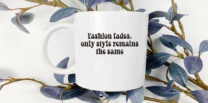 Hello Della Font Poster 5