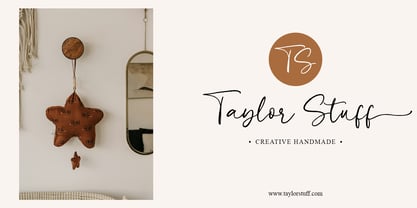 Holla Mine Font Poster 6