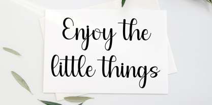 Trendy Mondy Font Poster 4