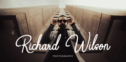 Moonlight Signature Font Poster 6