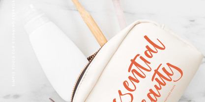 Smiling Daisy Font Poster 5