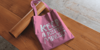 Freak Droop Font Poster 7