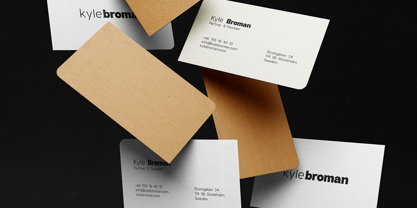 Omoro Font Poster 11