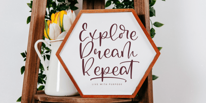 Emerald Royale Font Poster 5