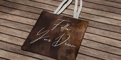 Twilight Kiss Font Poster 8