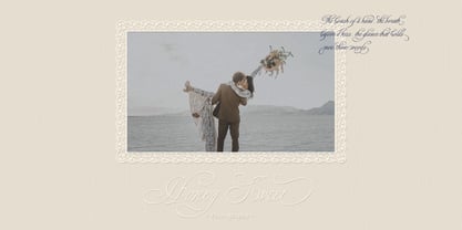 Her Majeste Font Poster 5