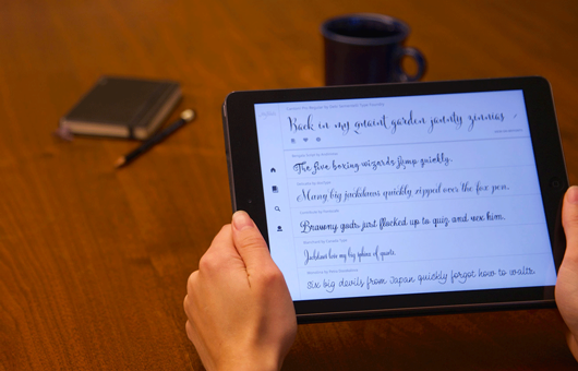 Une personne utilisant l'iPad FontScout app